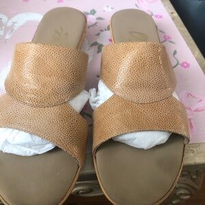 Vintage Vaneli Tan Leather Sandals size 8